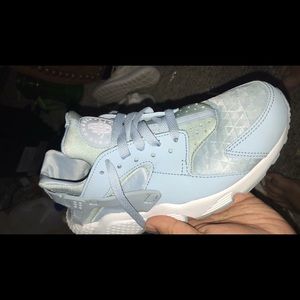 Female Nike Air huarach